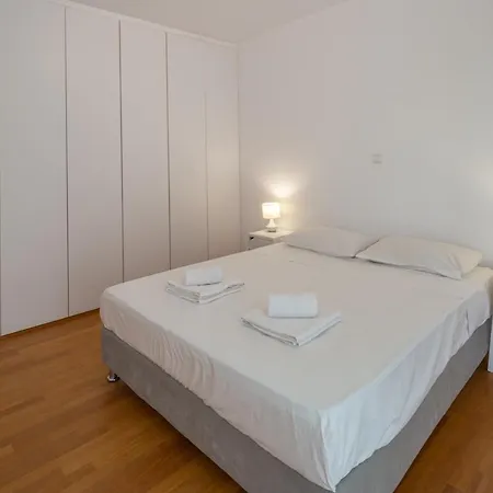 Apartment Hippocrates